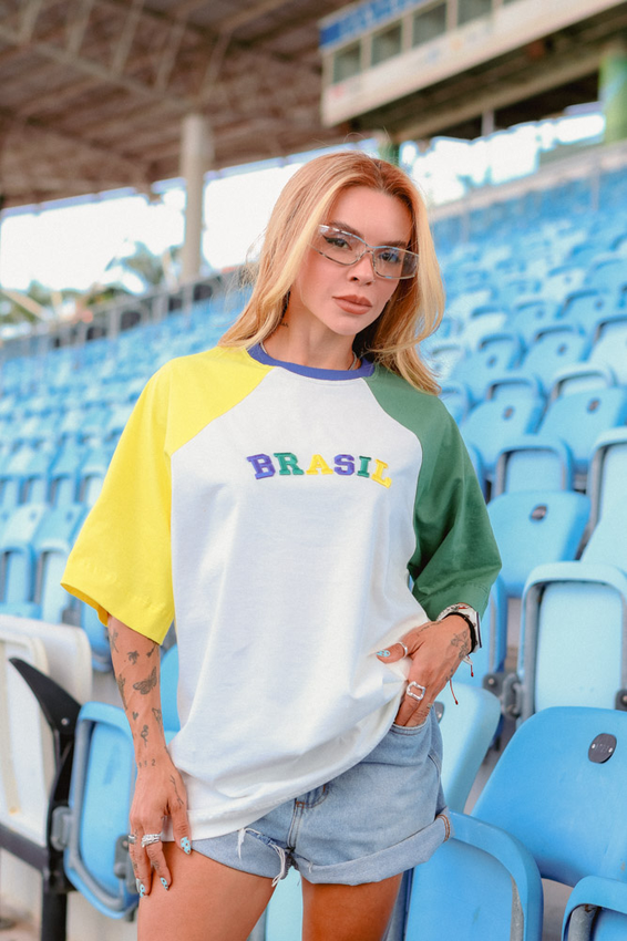 Camiseta Over Raglan Bordada Brasil