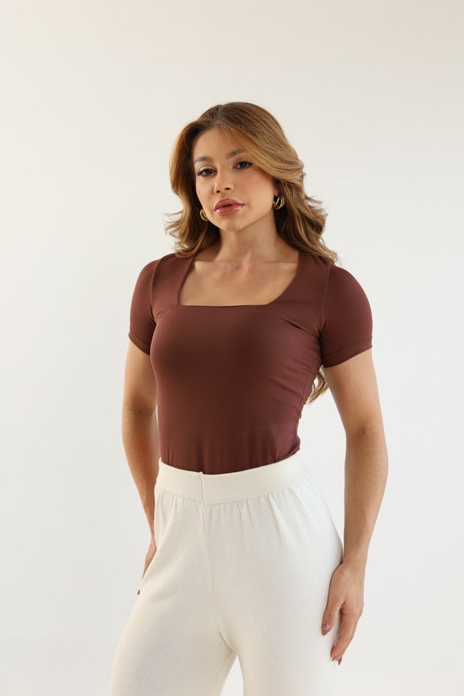 Blusa de manga gola quadrada