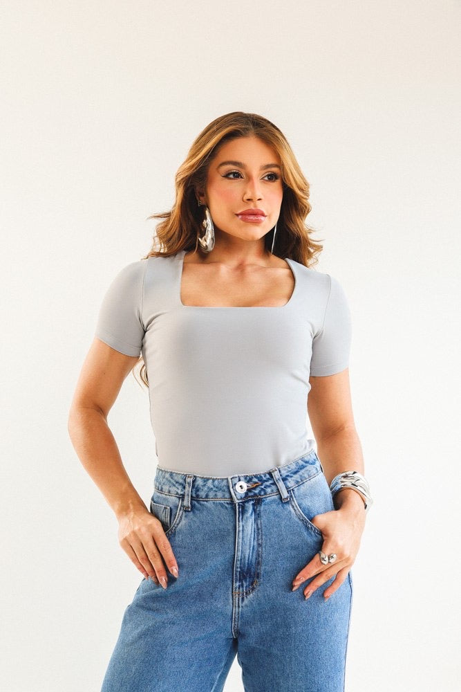 Blusa de manga gola quadrada
