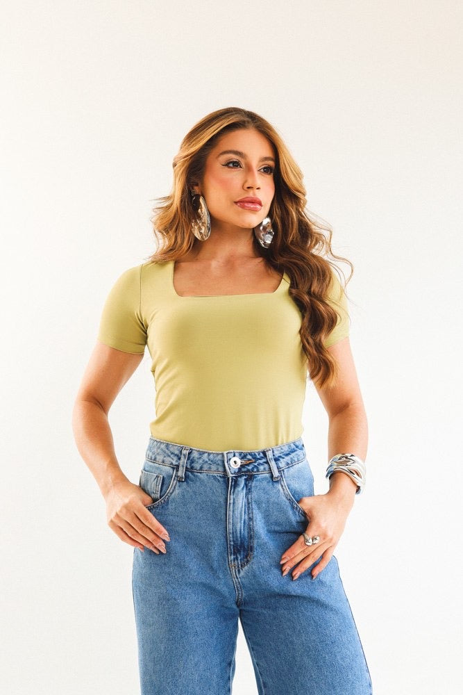 Blusa de manga gola quadrada